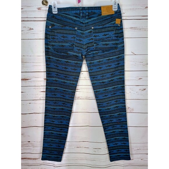Maui and Sons Women's Blue Black Denim Shark Tribal Print Jeans Size Small - Picture 2 of 6